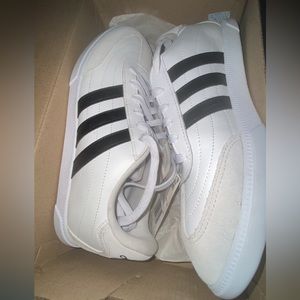 Adidas Okosu